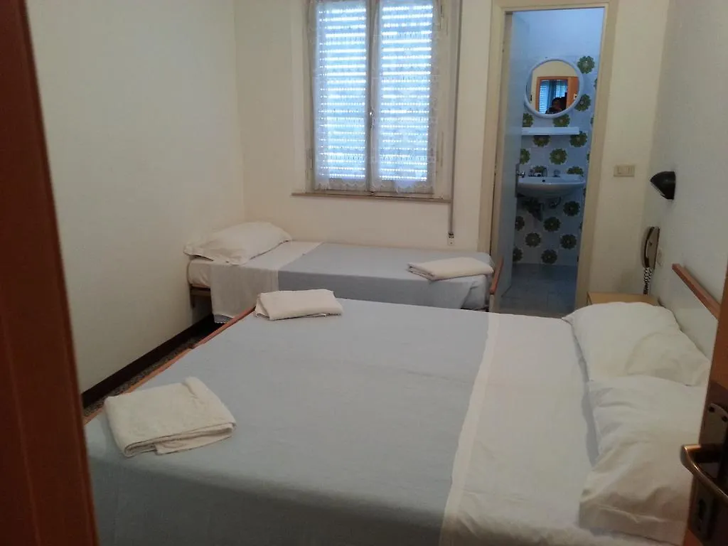 Fiorina Bed&Breakfast - Colazione Fino A Mezzogiorno - Beach Village Gratuito - Aquafan25 Oltremare20 Riccione