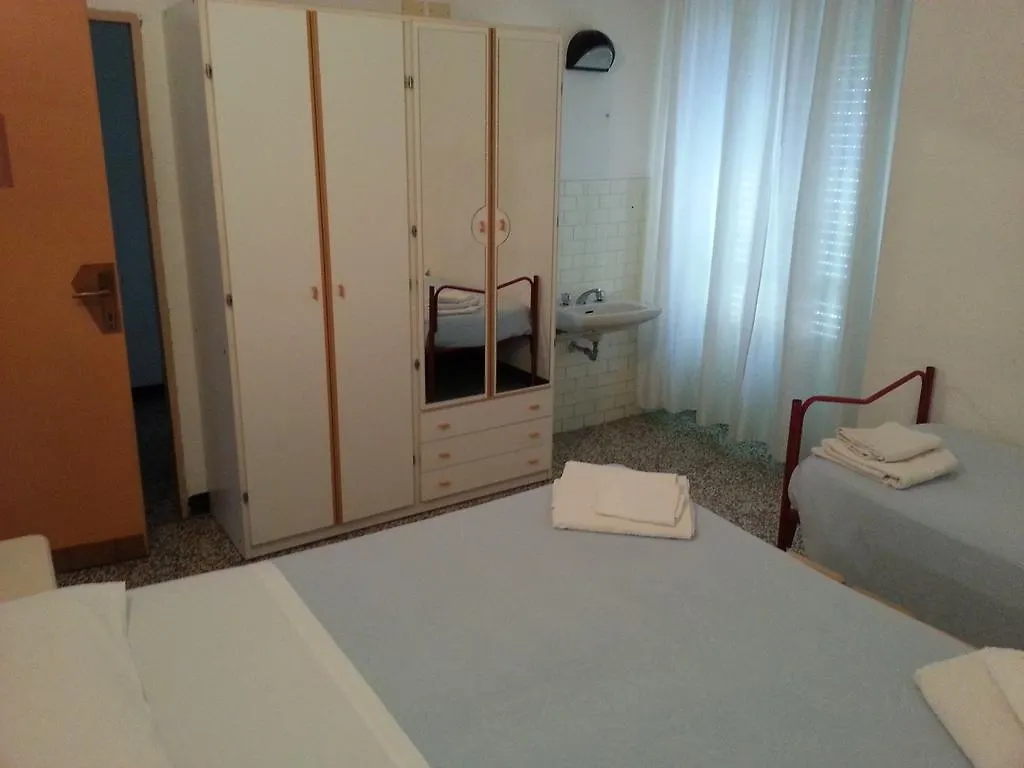Alojamento de Acomodação e Pequeno-almoço Fiorina Bed&Breakfast - Colazione Fino A Mezzogiorno - Beach Village Gratuito - Aquafan25 Oltremare20 Riccione Itália